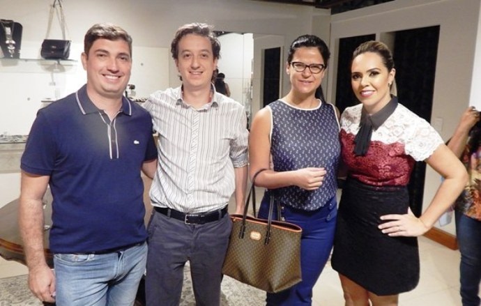 VERSÁTIL: Michele Franco exibe novas coleções outono-inverno em noite concorrida