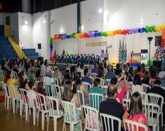 FORMATURA: Colégio Ferreira Prado realizou a tradicional solenidade de formatura do pré II