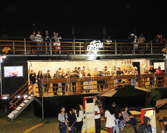 BIERGARTEN CRYSTAL: cervejaria traz para a Expo  uma carreta bar com 15 metros de comprimento