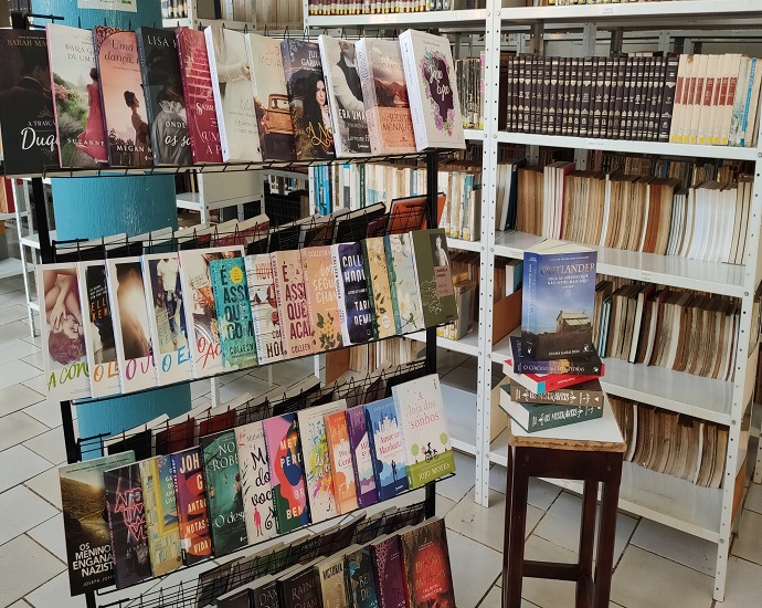 LIVROS: Biblioteca Municipal adquire novos livros e renova acervo
