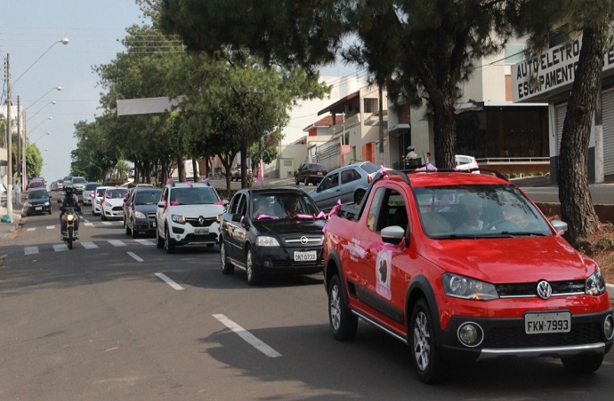 EM FILA: carreata promete enaltecer campanha Outubro Rosa 