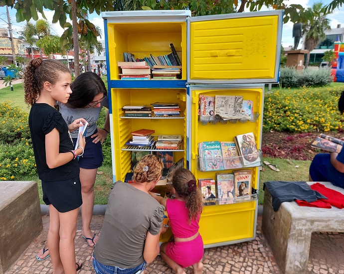 LIVROS: Incentivando a leitura, Prefeitura de Jales entrega últimas unidades das geladeiras literárias