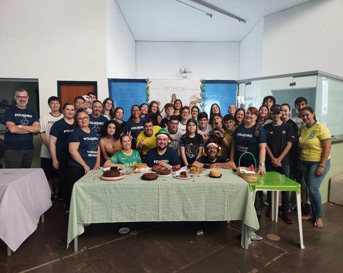 Alunos do JPI e High School celebram Thanksgiving com comidas