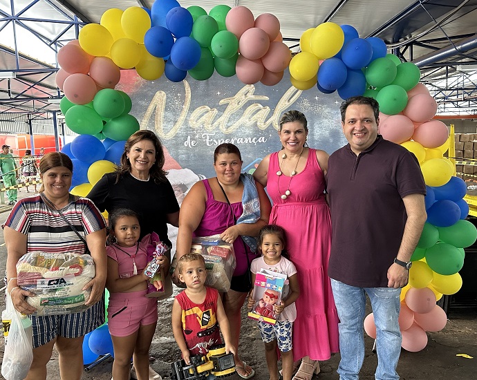 FAZENDO O BEM: Fundo Social de Solidariedade entrega 1.200 cestas de Natal, panetones, refrigerantes e brinquedos para as famílias carentes de Jales