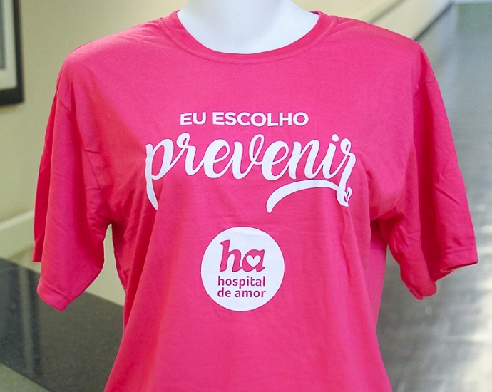 OUTUBRO ROSA: camiseta da campanha de prevenção ao câncer de mama já está à venda no Hospital de Amor