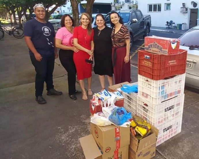 DOAÇÃO: Secretaria de Educação faz a entrega de leite e outros alimentos para a AVCC de Jales  