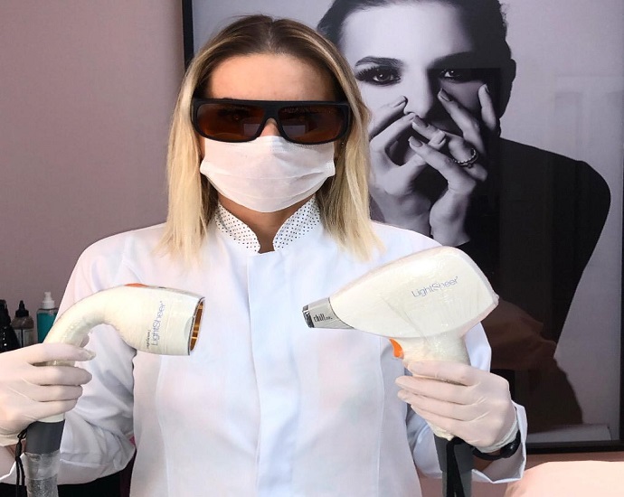 LASER: Veridiana Ulian anuncia procedimento de depilação a laser com o Light Sheet Duet Desire