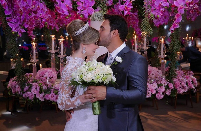 FLORES, CORES E AMORES: o “sim” de Aline Polaini e Leandro Costa