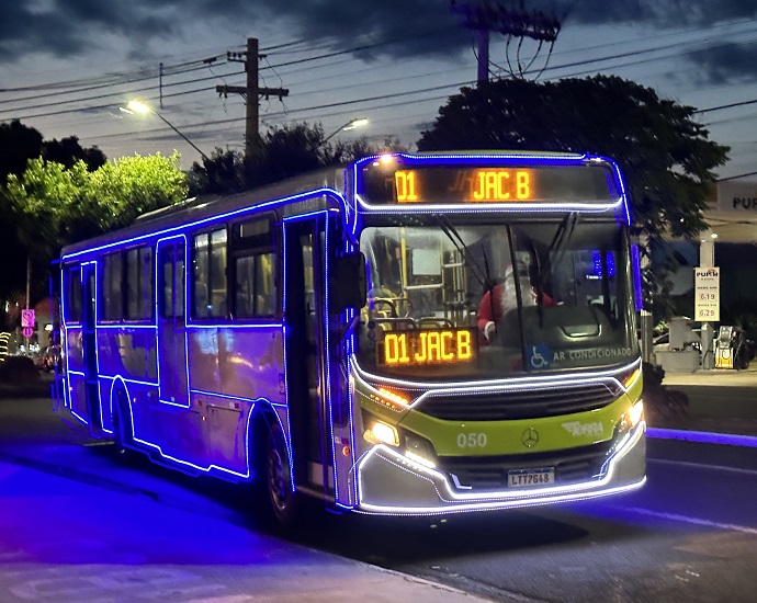 ENTÃO É NATAL: Transporte público gratuito de Jales entra no clima de Natal